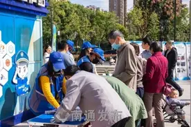南通市民代表走进城管一线 实地感受城市精细化管理新貌图片