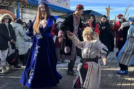 追着雪花看新疆丨冰雪运动激活冬季旅游新动能图片