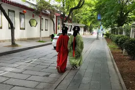 我们的节日·端午|着“袍”游古城 荆州好热闹图片