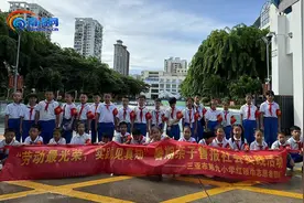 全部售罄！三亚九小69名学生化身“小小卖报员”体验多彩暑期图片