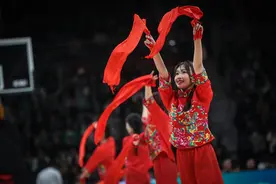 （体育）篮球——CBA常规赛：辽宁本钢对阵广东华南虎图片