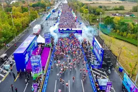 2024常州新北半程马拉松开跑 万余名跑者参赛图片