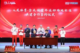 全天候室外运动木地板篮球场在河北衡水中学建成图片