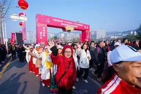 5000余名市民参与 四川达州举行迎新健身跑图片