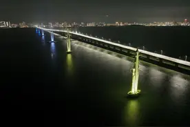 共话中国经济新机遇｜专访：加强对华合作助力马来西亚实现经济发展长远目标——访马来西亚经济部长拉菲齐图片