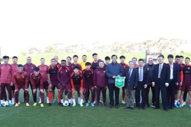国足抵达澳大利亚备战世预赛，队员：全力去拼图片