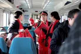 公益慢火车的新春祝福图片