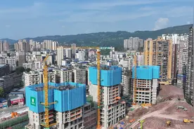 达州实施危旧房改造将满一年，达川区示范项目“按时长高”图片
