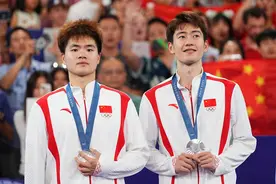 “放松是00后运动员的一种心态”：对话羽毛球“梁王组合”图片