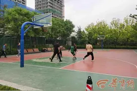 西安市民公园球场运营现状调查：有球场从收费改为免费 也有球场从免费改为收费图片