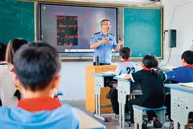 瞭望 | 此情可以越关山——一位“维和警察”的支教情图片