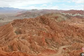 航拍玉门魔山：揭秘祁连山中的地质奇观图片