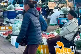 2.1℃！三伏天漠河居民早起穿上羽绒服 气象局：一般8月下旬迎初雪，9月供暖图片