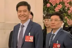 热搜！站在雷军背后的海尔总裁周云杰走红，本人回应：欣然接受调侃，月底开号！还称《海尔兄弟》要出续集图片
