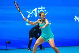 赢了！郑钦文获2023郑州网球公开赛女单冠军图片