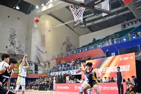 图片新闻|第27届中国大学生篮球联赛揭幕战在渝打响图片