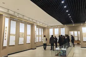 古老东巴文字焕新彩图片