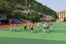 活力校园，“足”够精彩！崂山五中营造人人能踢球、爱踢球氛围图片