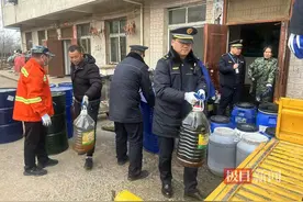 非法收运餐厨垃圾，武汉黄陂一男子领3万元罚单图片