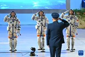 神舟十九号航天员乘组出征仪式在酒泉卫星发射中心举行图片