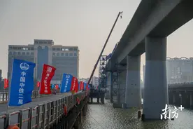 粤东城际铁路跨外砂河大桥合龙图片