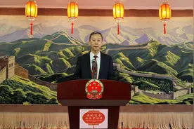 中国驻瑞典大使馆举办“温暖迎春·共庆中国年”慰问活动图片