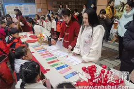 襄阳开学第一课 多彩活动“龙”重登场图片