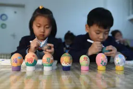 绘彩蛋、吃青团、编柳帽，孩子们体验清明民俗图片