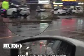 一句“警察叔叔再见”，温暖雨中执勤的阿拉山口交警图片