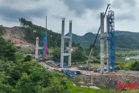 高速公路建设正酣图片