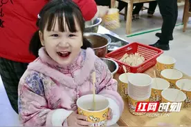 庙会开到幼儿园 萌娃热热闹闹迎新年图片
