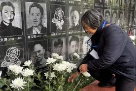 75年了！“爸爸，我们一刻也没有忘记你……”图片