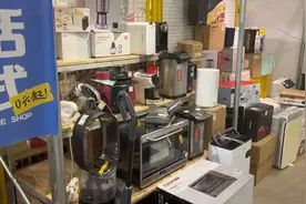 每天一早有人来“扫货”、新店已低调开业……来上海5个月，闲鱼线下店怎么样了？｜换季新变化①图片