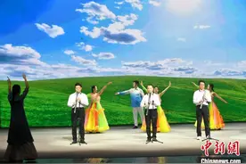 庆国庆文艺演出在福州举行 呼吁关爱残障人士图片