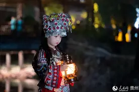 贵州雷山：夜色西江醉游人图片
