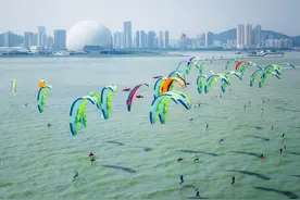 瑞思拜！50名“海上飞人”珠海大贝壳前上演“速度与激情”图片