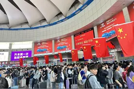假期首日，济南长途汽车总站迎来出行客流高峰图片