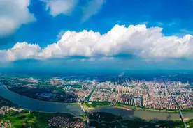 安陆：满弓劲发“项”前冲图片