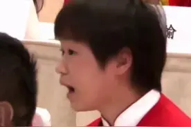 全红婵突然被香港记者点名，瞬间耳朵通红，可爱起身逗笑全场图片