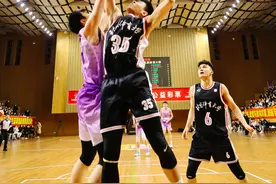 大学生篮球郑州上演“巅峰对决”图片