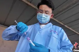 “95后”兽医郭薪明：以一技之长，赴家乡之约图片