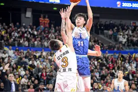 CBA焦点战不失精彩 齐麟成新疆男篮稳定得分点图片