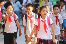 国家发改委：鼓励有条件的地方探索设置中小学春秋假图片