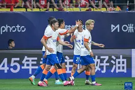 中超：山东泰山胜成都蓉城图片