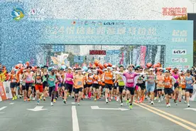 2024悦达起亚盐城马拉松暨大运河马拉松系列赛（盐城站）鸣枪开跑图片