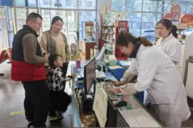 无智能机老年人无法电子刷医保？新泰这27家药店刷脸即可完成医保结算图片