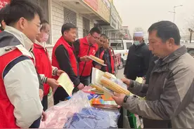 如何识假、辨假、维权？宁夏供销系统志愿者“面对面”教农户选农资图片