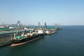 1-4月烟台港完成件杂货班轮发运量330万方，同比增长58%图片