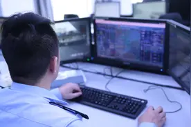 上海浦东投入使用自研电子警察：发现连续闯红灯行为，将实时报警图片