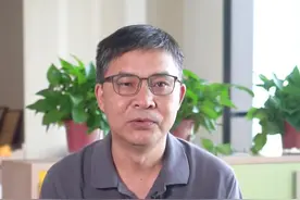 老胡论见｜公共场所幼儿哭闹，包容一点又何妨图片